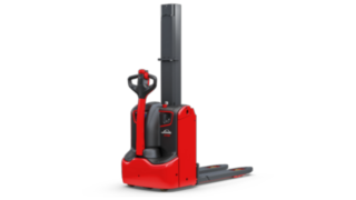 Optimal för korta transportsträckor: Dubbelstaplaren för gående förare D08 M från Linde utmärker sig vid dubbellagertransporten, stapling och manövrering i trånga utrymmen. Dubbelstaplare för gående förare D08 M från Linde