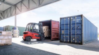Containerversionen av X20 – X35 är perfekt för pålastning och lossning av containrar Containerversionen av trucken X20 – X35 från Linde