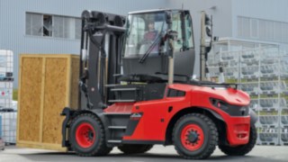 Den roterbara förarhytten på Lindes tunga truck H100-H180. Den roterbara förarhytten på Lindes tunga truck H100-H180.