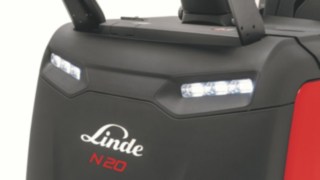 LED-belysning framtill på plocktrucken N20 C från Linde Material Handling