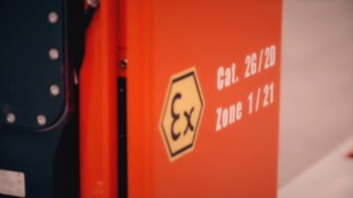 Utskrift om explosionsskyddsklasser på en explosionsskyddad Linde R14 EX skjutstativtruck.