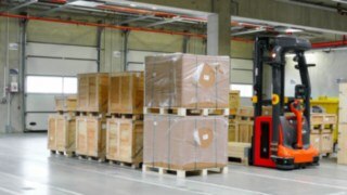 Varuhantering på lagret med automatiserade truckar från Linde Varuhantering på lagret med automatiserade truckar från Linde