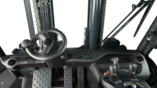 Fri sikt i alla riktningar från förarhytten. Sikt inifrån förarhytten.