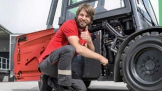 Alla underhållsdelar på de elektriska motviktstruckarna X20 – X35 från Linde är lätta att komma åt och att byta. Den underhållsvänliga elektriska motviktstrucken X35 från Linde Material Handling