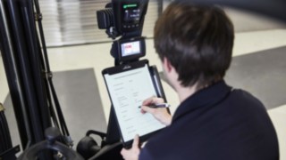 Teknisk support från Linde Material Handling stöttar upp vid tekniska frågor och rådgivning Teknisk support från Linde Material Handling stöttar upp vid tekniska frågor och rådgivning