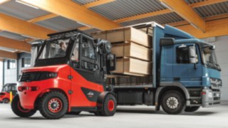 Lindes Truck Call-app gör det lättare att tilldela transportuppdrag. Truck lastar av en lastbil