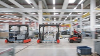 Logistiktåg från Linde Material Handling. Logistiktåg från Linde Material Handling.