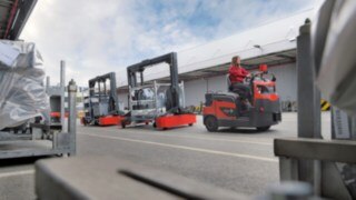 Oavsett om det är inne eller ute: Dragtågssläpen LT10 – LT20 C och LT10 – LT16 B/BM kan användas på många olika sätt. Oavsett om det är inne eller ute: Dragtågssläpen LT10 – LT20 C och LT10 – LT16 B/BM kan användas på många olika sätt.