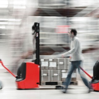 pallet_truck-moving-retail-3516_E pallet_truck-moving-retail-3516_E