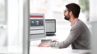 Truckansvarig använder sig av Linde connect:desk. Truckansvarig använder sig av Linde connect:desk.