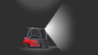 En motviktstruck från Linde MH utrustad med Linde VertiLight. En motviktstruck från Linde MH utrustad med Linde VertiLight.
