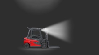 En motviktstruck från Linde MH utrustad med LED-belysning. En motviktstruck från Linde MH utrustad med LED-belysning.