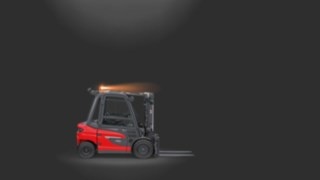 Roterande varningslampa används på en motviktstruck. Roterande varningslampa används på en motviktstruck.