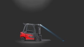 Linde BlueSpot används på en motviktstruck. Linde BlueSpot används på en motviktstruck.