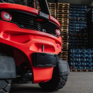 Så fungerar Linde Reverse Assist Radar i praktiken. Närbild på Reverse Assist Radar på elektriska motviktstrucken Linde X30.