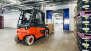 Systemet Linde Door Control minimerar skador på portar. Linde Door Control i arbete