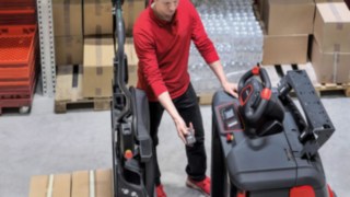 Video om SA-tillvalet för plocktruckarna N20 och N20 C från Linde Material Handling Video om SA-tillvalet för plocktruckarna N20 och N20 C från Linde Material Handling