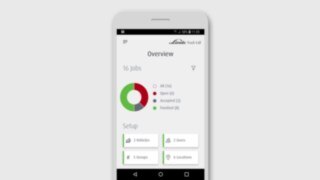 Arbetsledaren kontrollerar kommande och pågående uppdrag. Smartphoneskärm med Lindes Truck Call-app