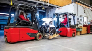 Eltruck från Linde Material Handling i arbete hos Emons