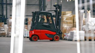 Fritz Gruppe i Heilbronn använder sig av den elektriska motviktstrucken E16 från Linde Material Handling i sitt lager Den elektriska motviktstrucken E16 från Linde Material Handling plockar gods hos Fritz Gruppe i Heilbronn
