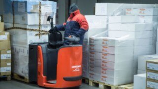 gusto_ag-order_picker-order_picking-cold_food_storage-4087 gusto_ag-order_picker-order_picking-cold_food_storage-4087