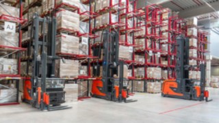 Tre smalgångstruckar från Linde MH i K2 Systems lager