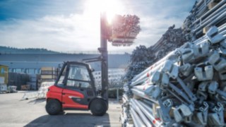 Linde X50 i arbete i utomhusmiljö. Linde X50 i arbete i utomhusmiljö.