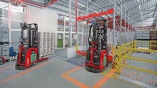 L-MATIC HD från Linde optimerar logistikprocesserna hos Oechsler L-MATIC HD i arbete hos Oechsler