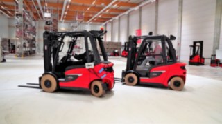 Den nya dieseltrucken H25 och den eldrivna trucken X25 från Linde Material Handling