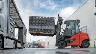 Linde E80 lastar gods Linde E80 lastar gods
