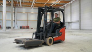 Xi16 och Xi20 P från Linde Material Handling testas av truckexperten Theo Egberts. Video med truckexperten Theo Egberts som testar Lindes Xi-modeller.