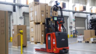 En automatiserad truck från Linde Material Handling. En automatiserad truck från Linde Material Handling.