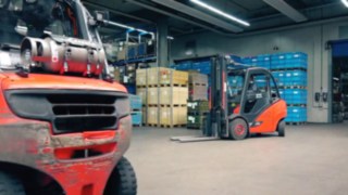 Lindes X35 ute i arbete hos EOT. Lindes X35 ute i arbete hos EOT.