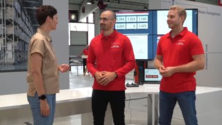Kimsy von Reischach talar med Claudio D'Arcangelo och Christoph Hock om kontrollcentret på World of Material Handling. Kimsy von Reischach i samtal med Claudio D'Arcangelo och Christoph Hock.
