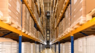 Förpackningsspecialisten Linhardt anlitar sedan länge Linde för sina logistiklösningar. Höglager hos förpackningsspecialisten LINHARDT