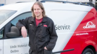 Servicetekniker redo att åka till kund Servicetekniker redo att åka till kund