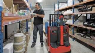 Låglyftaren T16L är utformad för att arbeta i mer trånga utrymmen.