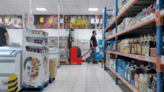 Låglyftaren T16L används i en mindre butik.