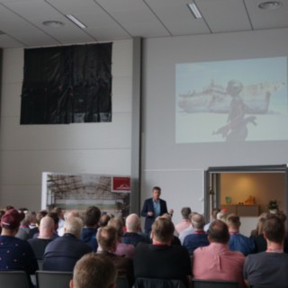 Bild på föreläsning med Robert Karjel på Linde Safety Days