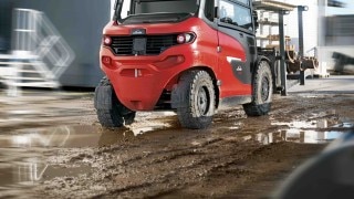 Linde X45 i tuffare väglag. Linde X45 i tuffare väglag.