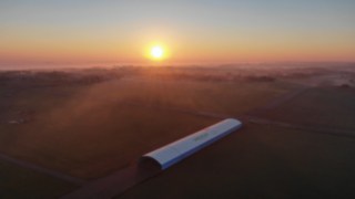 Linde och Almroths har haft samarbete i många år, bland annat vid lagertälten intill Bråvalla flygplats. Linde och Almroths har haft samarbete i många år, bland annat vid lagertälten intill Bråvalla flygplats.