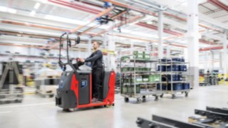 Nya dragtrucken från Linde i arbete Nya dragtrucken från Linde i arbete