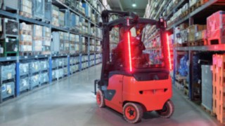 Lindetruck utrustad med nyheten VertiLights. Lindetruck utrustad med nyheten VertiLights.