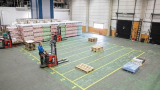 Uppkörning med Lindetruck på Centros huvudlager Bild på en uppkörning med Lindetruck på Centros huvudlager
