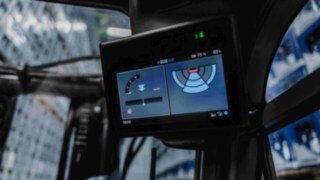 Linde Reverse Assist Radar upptäcker föremål bakom trucken. Linde Reverse Assist Radar upptäcker föremål bakom trucken.