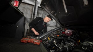 Lindes servicetekniker Andreas i arbete hos SSAB Bild på Lindes servicetekniker Andreas i arbete hos SSAB