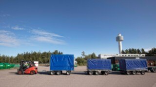 Lindetruck transporterar gods på Forsmark Lindetruck transporterar gods på Forsmark