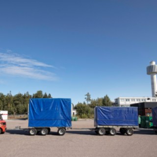 Lindetruck transporterar gods på Forsmark Lindetruck transporterar gods på Forsmark
