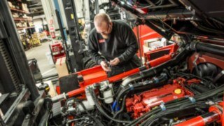 Servicetekniker i arbete Servicetekniker i arbete