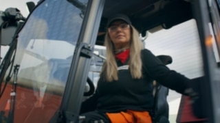 Kajsa jobbar som truckförare hos Paroc i Hällekis